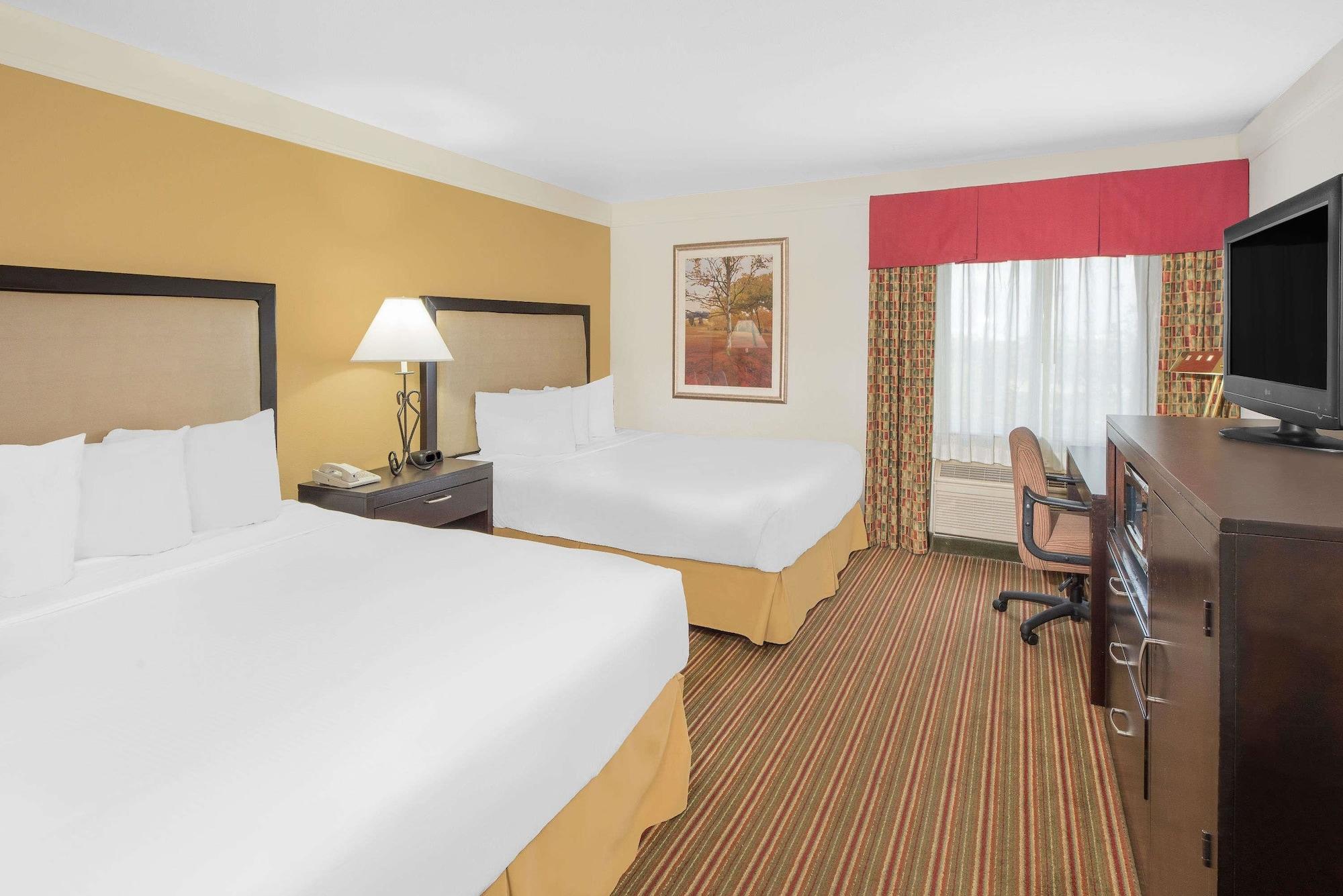 Baymont By Wyndham Litchfield Hotel Buitenkant foto