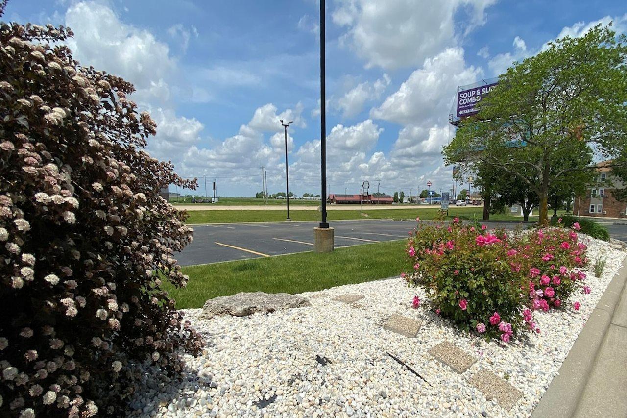 Baymont By Wyndham Litchfield Hotel Buitenkant foto