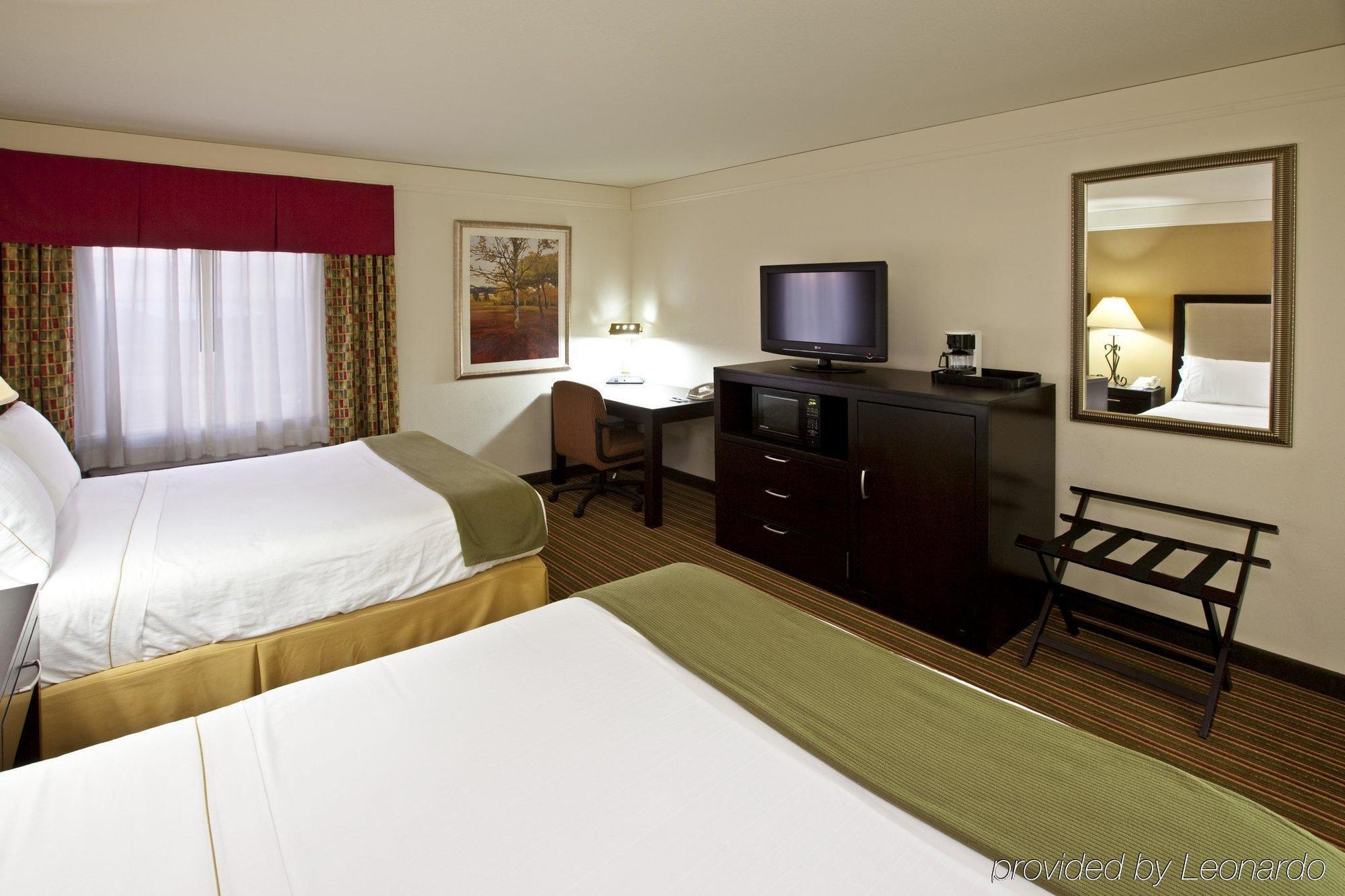 Baymont By Wyndham Litchfield Hotel Buitenkant foto